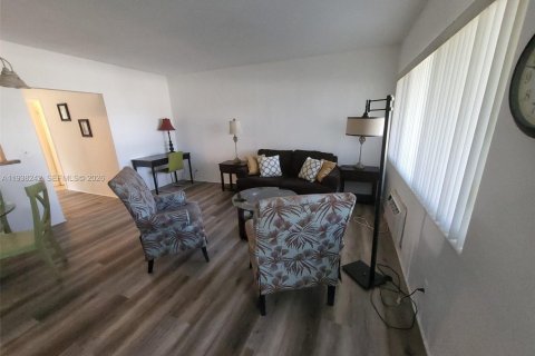 Copropriété à louer à Hallandale Beach, Floride: 1 chambre, 45.89 m2 № 1995962 - photo 21
