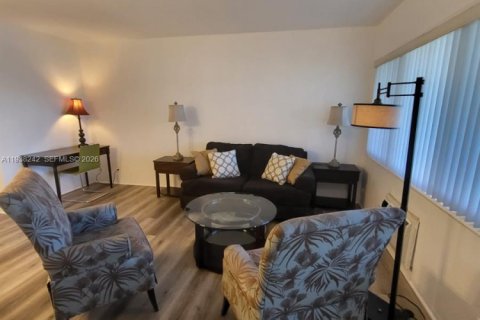 Copropriété à louer à Hallandale Beach, Floride: 1 chambre, 45.89 m2 № 1995962 - photo 7