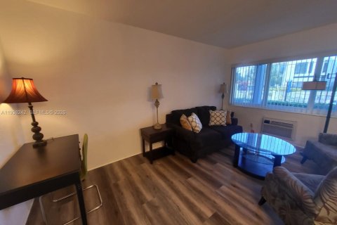 Copropriété à louer à Hallandale Beach, Floride: 1 chambre, 45.89 m2 № 1995962 - photo 3