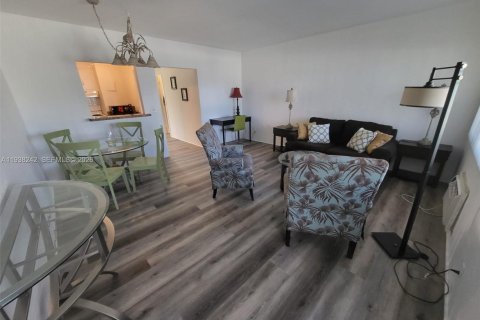 Copropriété à louer à Hallandale Beach, Floride: 1 chambre, 45.89 m2 № 1995962 - photo 20