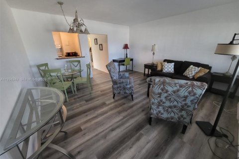 Copropriété à louer à Hallandale Beach, Floride: 1 chambre, 45.89 m2 № 1995962 - photo 23