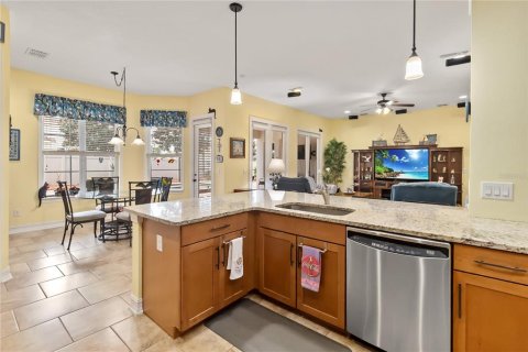 House in Belle Isle, Florida 4 bedrooms, 349.13 sq.m. № 2136358 - photo 13