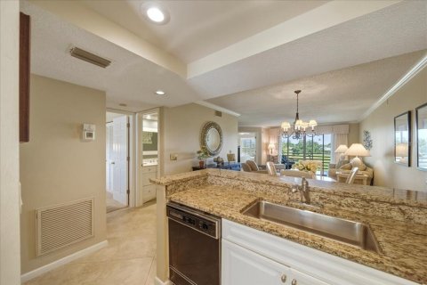 Condo in Venice, Florida, 2 bedrooms  № 2195312 - photo 9