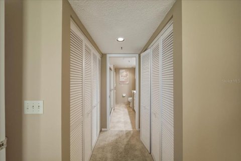 Condo in Venice, Florida, 2 bedrooms  № 2195312 - photo 23