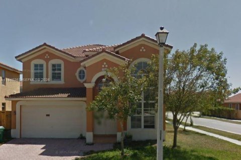 House in Homestead, Florida 5 bedrooms, 270.72 sq.m. № 2053084