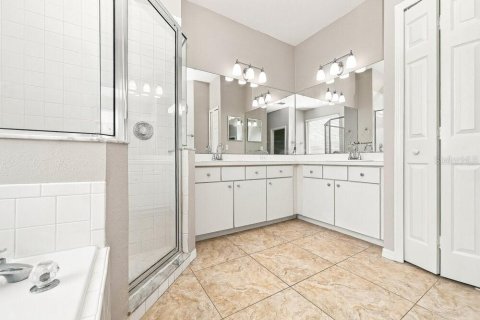 Villa ou maison à louer à Brandon, Floride: 3 chambres, 163.14 m2 № 2403396 - photo 9