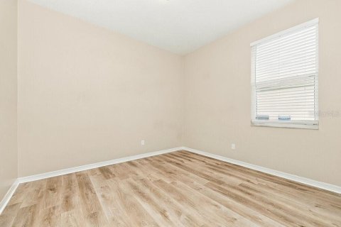 Villa ou maison à louer à Brandon, Floride: 3 chambres, 163.14 m2 № 2403396 - photo 10