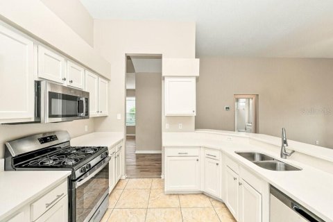 Villa ou maison à louer à Brandon, Floride: 3 chambres, 163.14 m2 № 2403396 - photo 6
