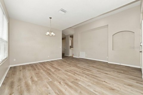 Villa ou maison à louer à Brandon, Floride: 3 chambres, 163.14 m2 № 2403396 - photo 5