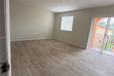 Touwnhouse à louer à Hialeah Gardens, Floride: 3 chambres, 109.62 m2 № 2006789 - photo 10