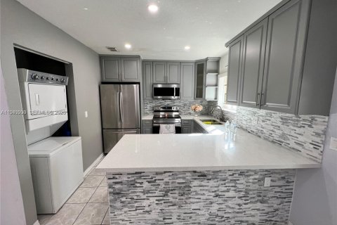 Touwnhouse à louer à Hialeah Gardens, Floride: 3 chambres, 109.62 m2 № 2006789 - photo 2