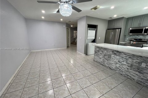 Touwnhouse à louer à Hialeah Gardens, Floride: 3 chambres, 109.62 m2 № 2006789 - photo 4