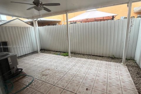 Touwnhouse à louer à Hialeah Gardens, Floride: 3 chambres, 109.62 m2 № 2006789 - photo 16