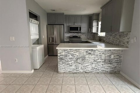 Touwnhouse à louer à Hialeah Gardens, Floride: 3 chambres, 109.62 m2 № 2006789 - photo 15