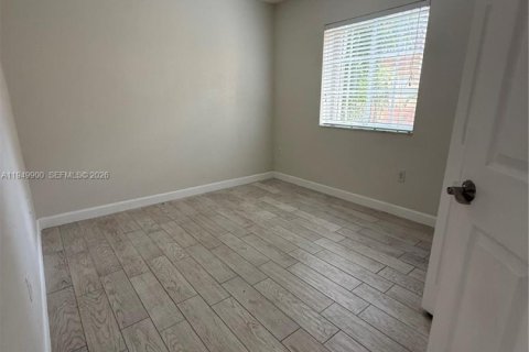 Touwnhouse à louer à Hialeah Gardens, Floride: 3 chambres, 109.62 m2 № 2006789 - photo 9