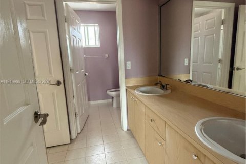 Touwnhouse à louer à Hialeah Gardens, Floride: 3 chambres, 109.62 m2 № 2006789 - photo 12