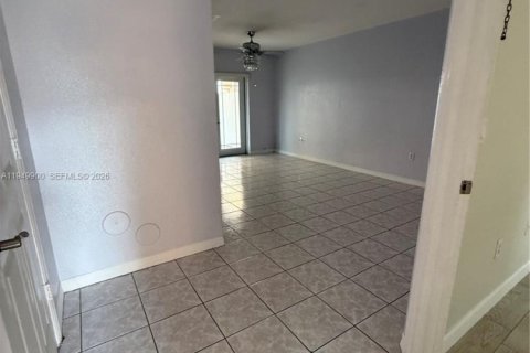 Touwnhouse à louer à Hialeah Gardens, Floride: 3 chambres, 109.62 m2 № 2006789 - photo 8