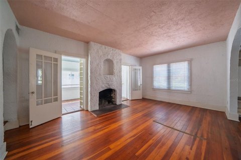 House in Orlando, Florida 7 bedrooms, 329.52 sq.m. № 2302375 - photo 5
