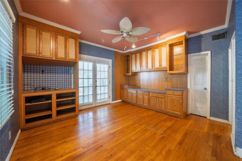House in Orlando, Florida 7 bedrooms, 329.52 sq.m. № 2302375 - photo 11