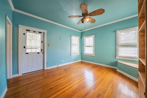 House in Orlando, Florida 7 bedrooms, 329.52 sq.m. № 2302375 - photo 13