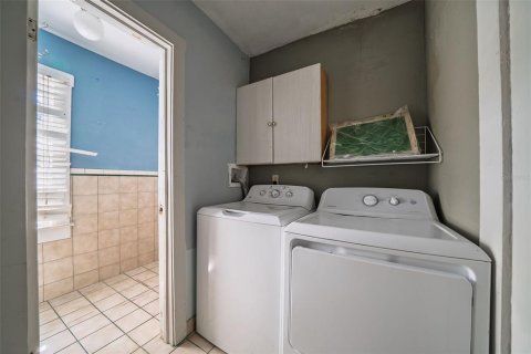 House in Orlando, Florida 7 bedrooms, 329.52 sq.m. № 2302375 - photo 24