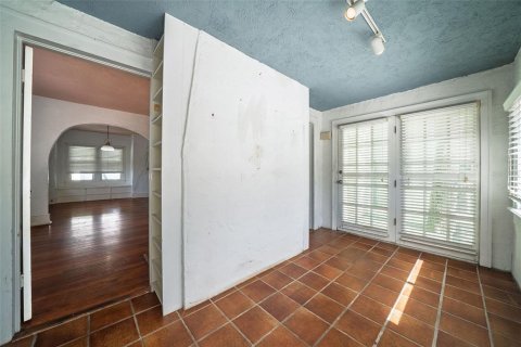 House in Orlando, Florida 7 bedrooms, 329.52 sq.m. № 2302375 - photo 3