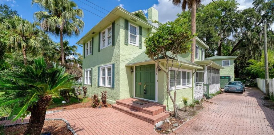 House in Orlando, Florida 7 bedrooms, 329.52 sq.m. № 2302375