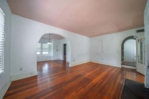 House in Orlando, Florida 7 bedrooms, 329.52 sq.m. № 2302375 - photo 4