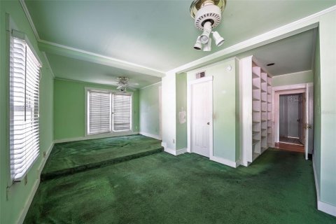 House in Orlando, Florida 7 bedrooms, 329.52 sq.m. № 2302375 - photo 15