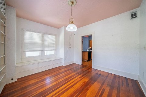 House in Orlando, Florida 7 bedrooms, 329.52 sq.m. № 2302375 - photo 6