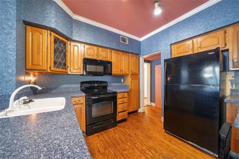 House in Orlando, Florida 7 bedrooms, 329.52 sq.m. № 2302375 - photo 9