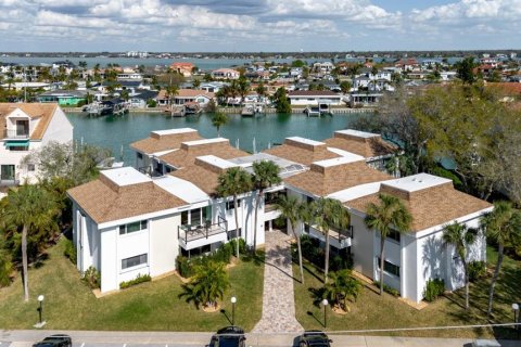Condo à Clearwater, Floride, 2 chambres  № 2396528