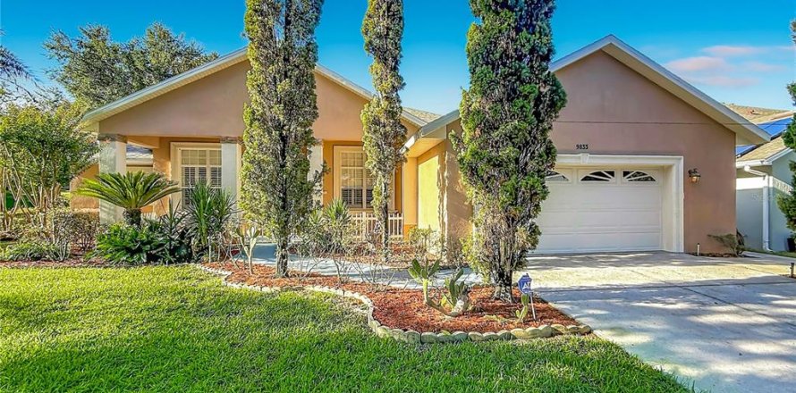 House in Clermont, Florida 4 bedrooms, 226.87 sq.m. № 2362655