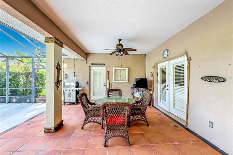 House in Clermont, Florida 4 bedrooms, 226.87 sq.m. № 2362655 - photo 15
