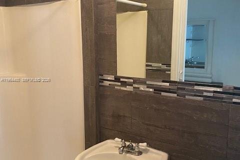 Casa en alquiler en Miami, Florida, 3 dormitorios, 119.84 m2 № 2027382 - foto 28