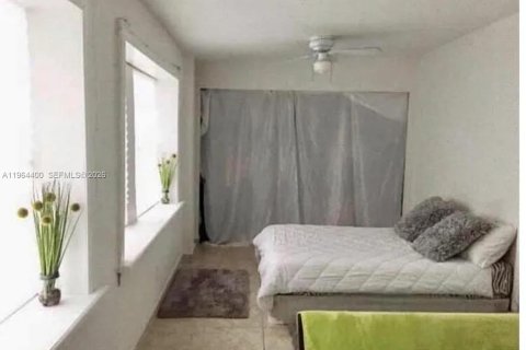 Casa en alquiler en Miami, Florida, 3 dormitorios, 119.84 m2 № 2027382 - foto 25