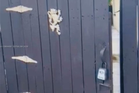 Casa en alquiler en Miami, Florida, 3 dormitorios, 119.84 m2 № 2027382 - foto 12