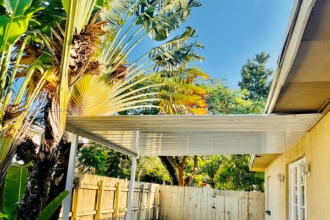 Casa en Miami, Florida 3 dormitorios, 119.84 m2 № 2027382