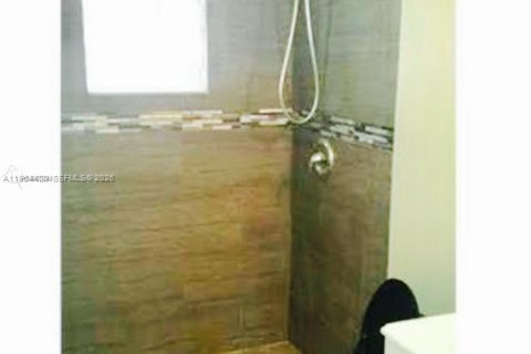 Casa en alquiler en Miami, Florida, 3 dormitorios, 119.84 m2 № 2027382 - foto 19