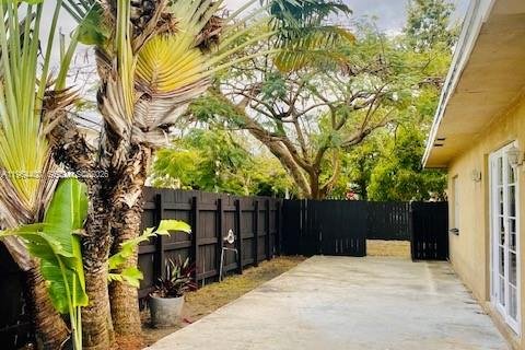 Casa en alquiler en Miami, Florida, 3 dormitorios, 119.84 m2 № 2027382 - foto 29