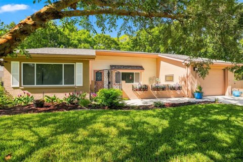 House in Hudson, Florida 2 bedrooms, 139.54 sq.m. № 2302508