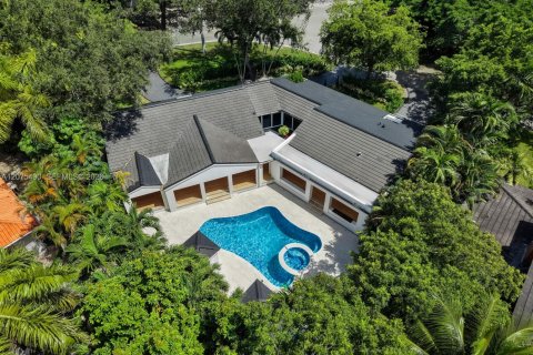 House in Coral Gables, Florida 5 bedrooms, 294.22 sq.m. № 2320052 - photo 5