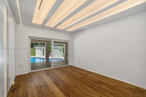 House in Coral Gables, Florida 5 bedrooms, 294.22 sq.m. № 2320052 - photo 26