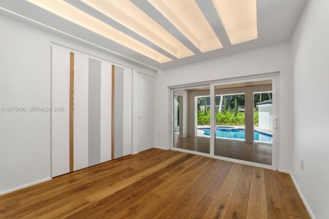 House in Coral Gables, Florida 5 bedrooms, 294.22 sq.m. № 2320052 - photo 29