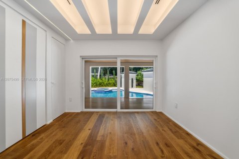 House in Coral Gables, Florida 5 bedrooms, 294.22 sq.m. № 2320052 - photo 28
