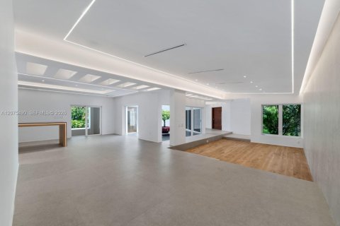 House in Coral Gables, Florida 5 bedrooms, 294.22 sq.m. № 2320052 - photo 7