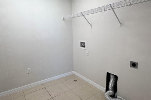 Casa en alquiler en Kissimmee, Florida, 5 dormitorios, 266.44 m2 № 1902363 - foto 18