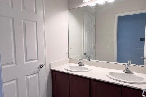 Casa en alquiler en Kissimmee, Florida, 5 dormitorios, 266.44 m2 № 1902363 - foto 9