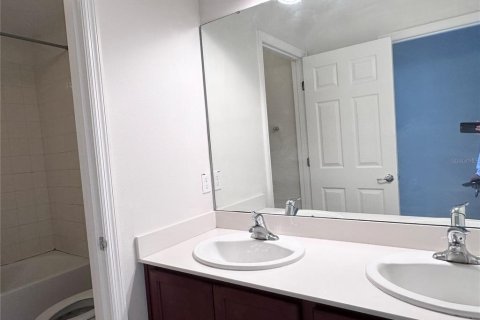 Casa en alquiler en Kissimmee, Florida, 5 dormitorios, 266.44 m2 № 1902363 - foto 14