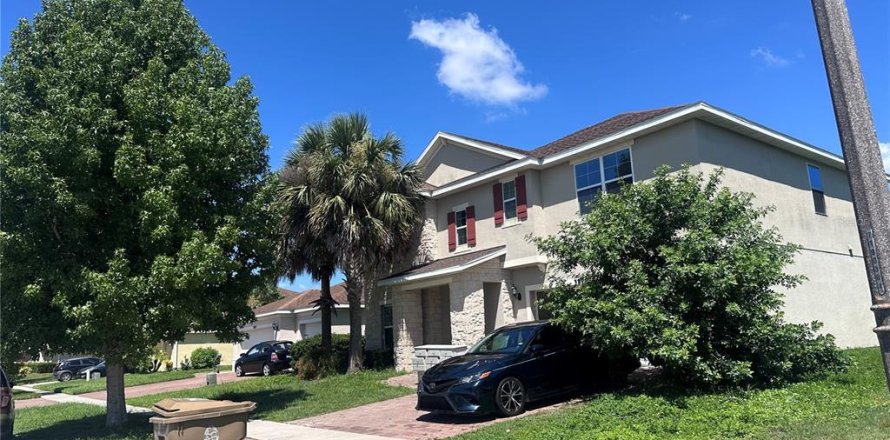 Casa en Kissimmee, Florida 5 dormitorios, 266.44 m2 № 1902363